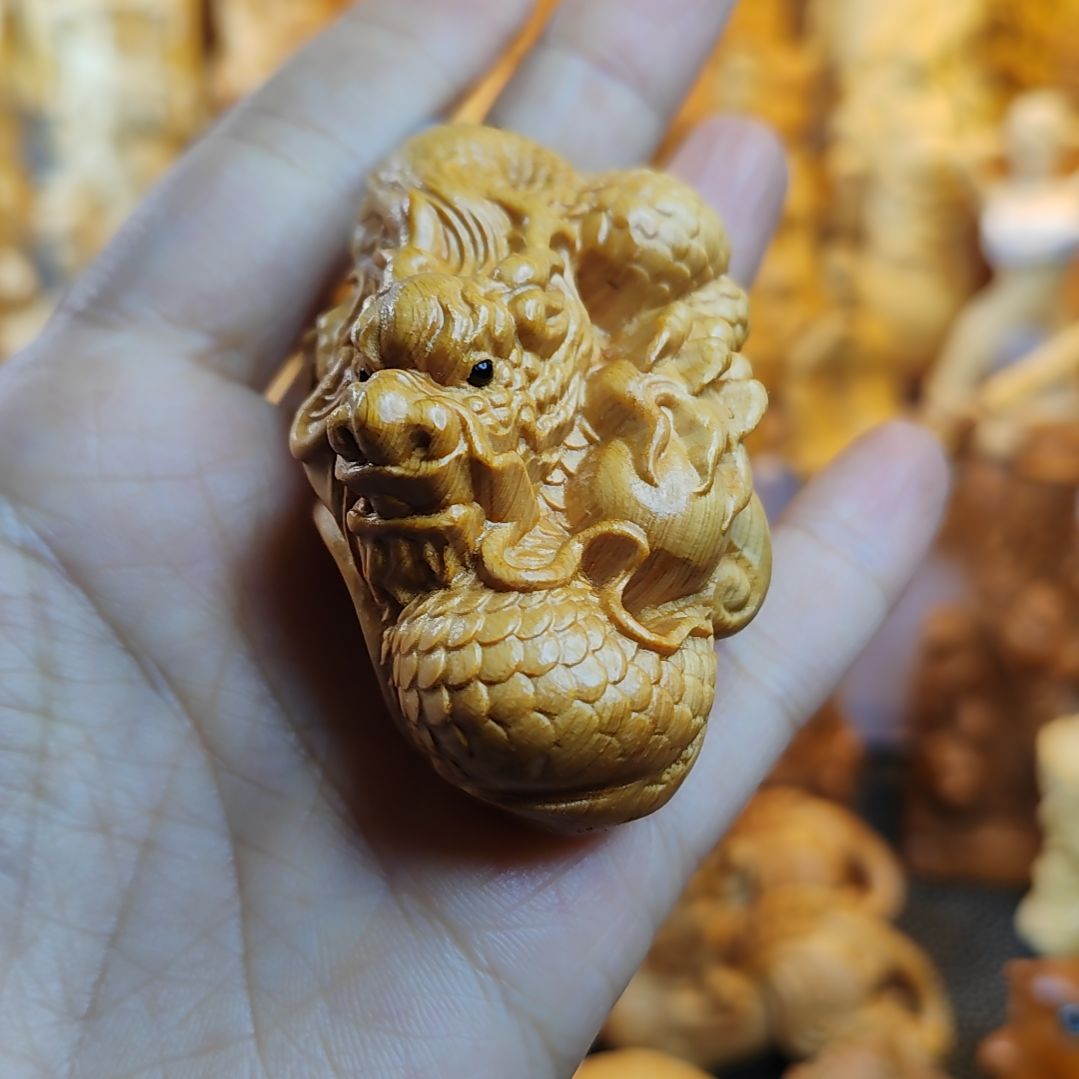 香榧木盘龙戏珠手把件