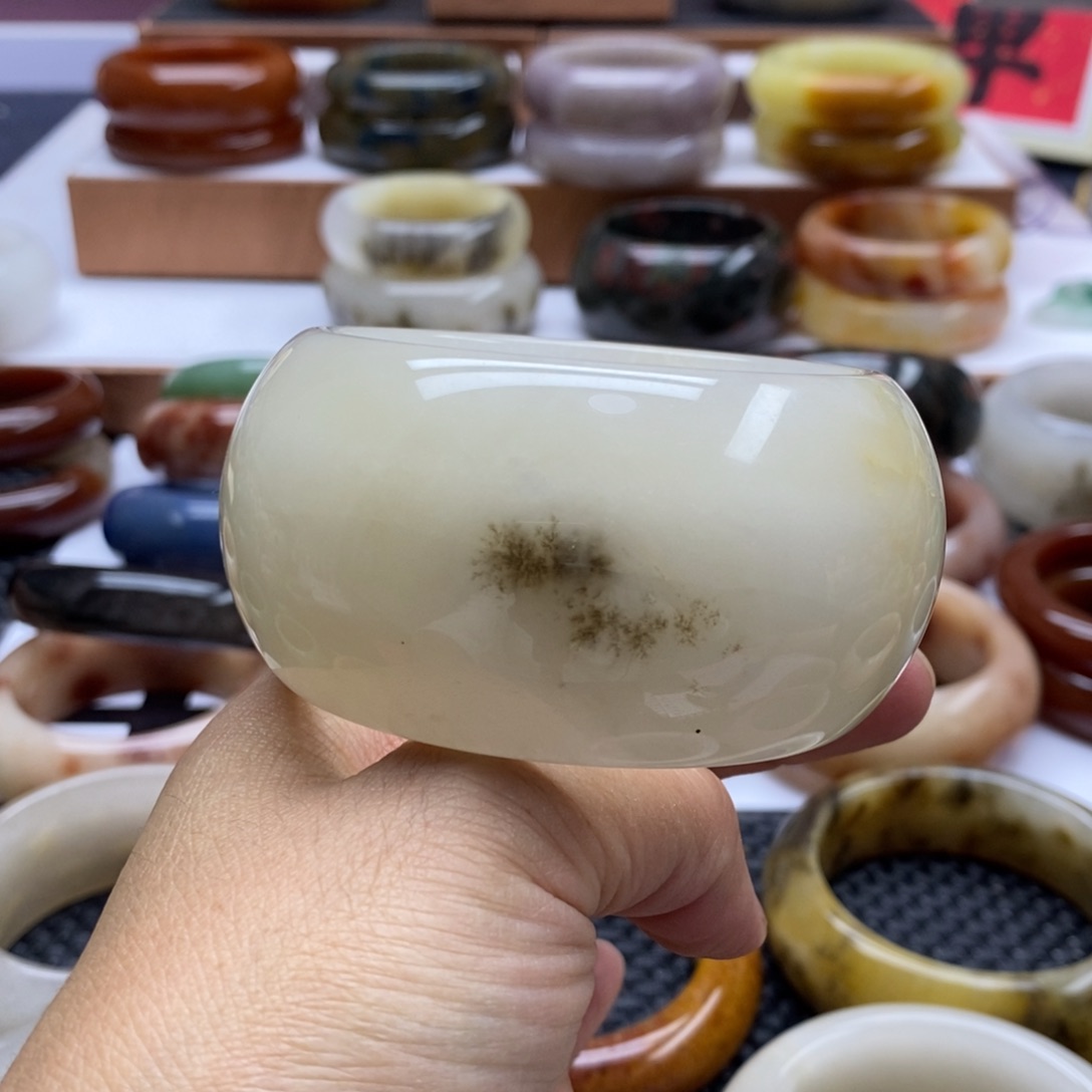 石英质玉手镯未镶嵌C****华