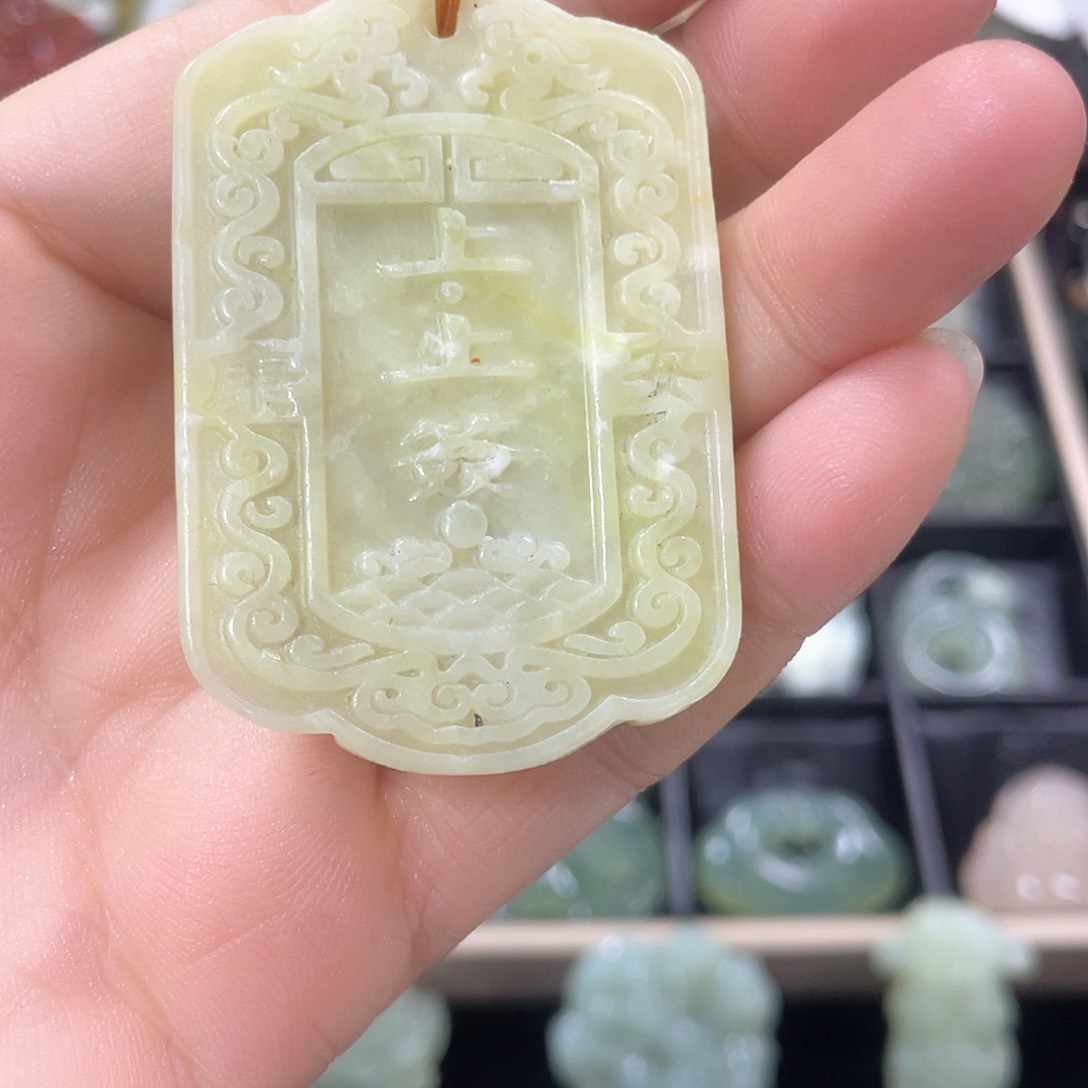 蛇纹石玉颈饰未镶嵌