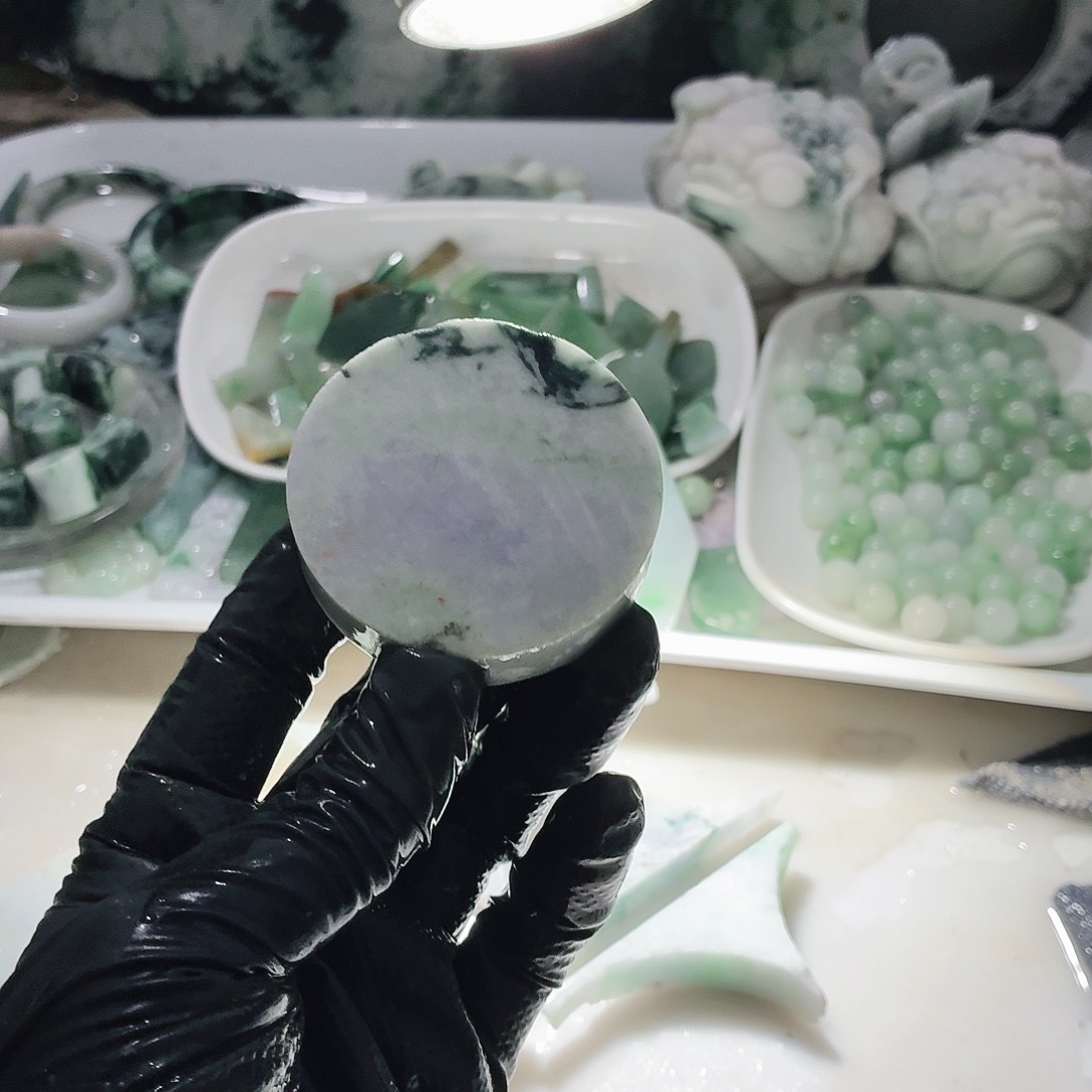 翡翠未镶嵌颈饰边角料