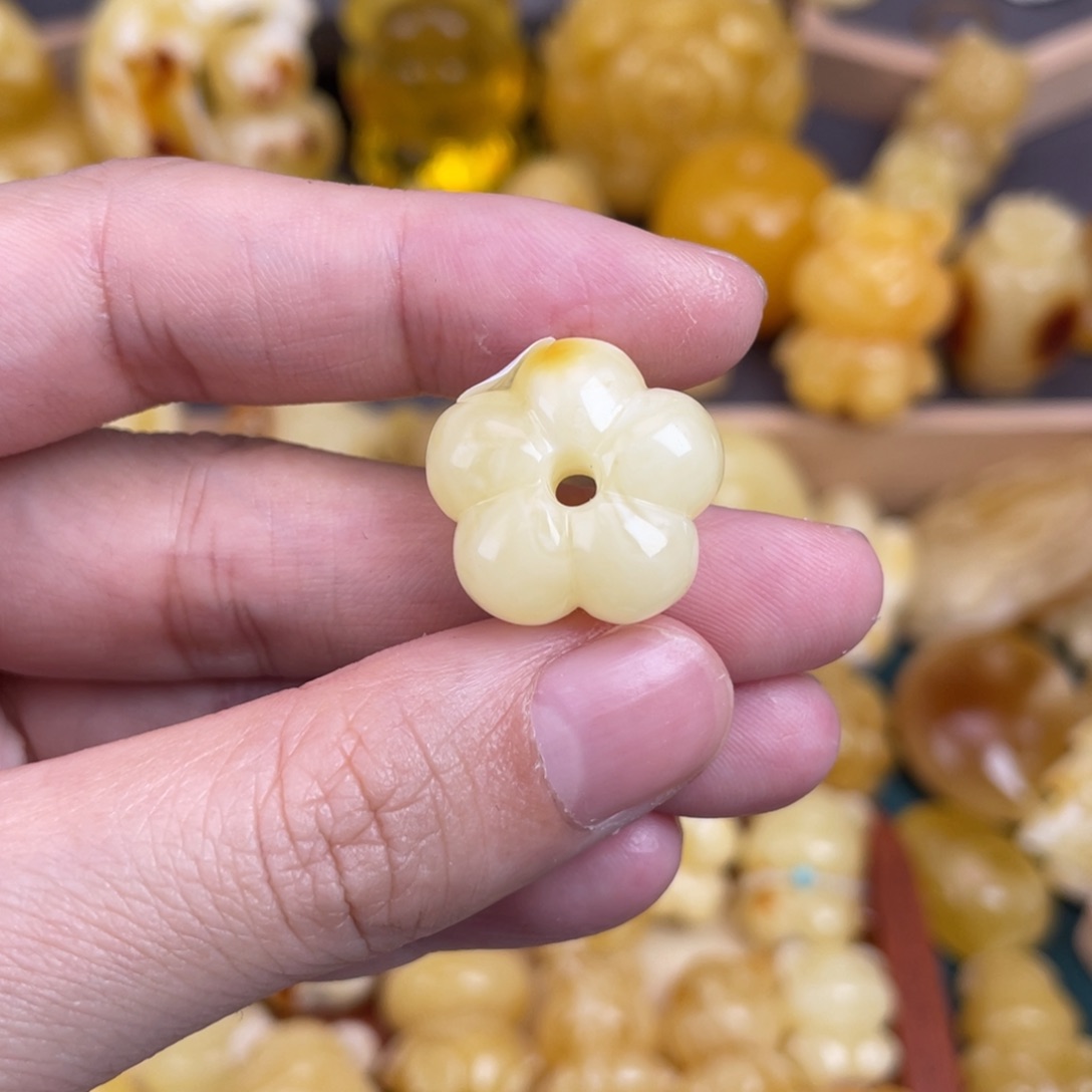 琥珀裸石未镶嵌蜜蜡