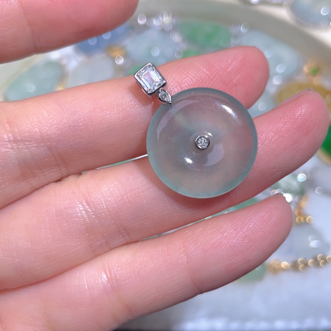 翡翠颈饰18K金镶嵌翡翠