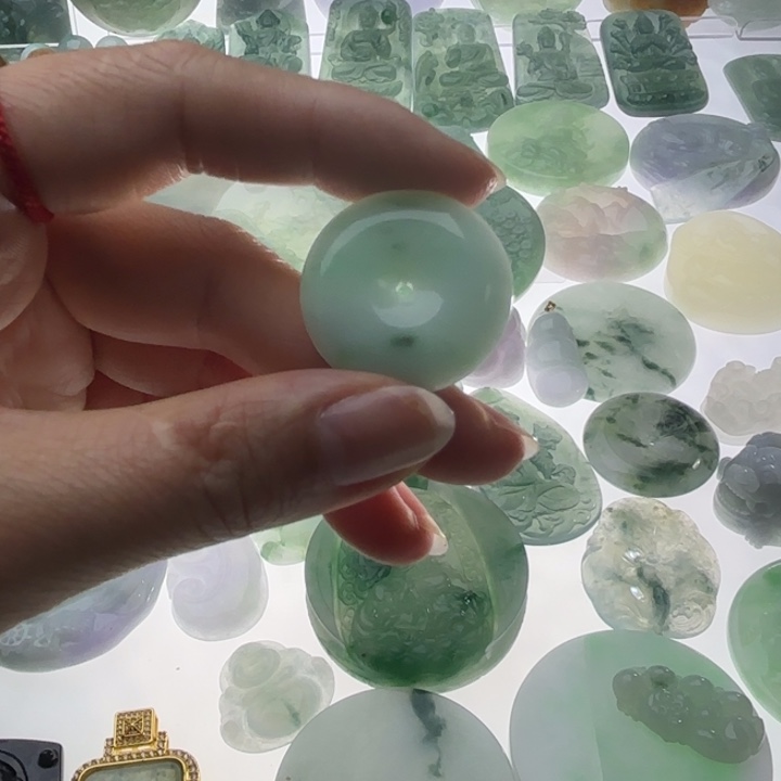 翡翠吊坠(赠链)未镶嵌果绿底平安扣