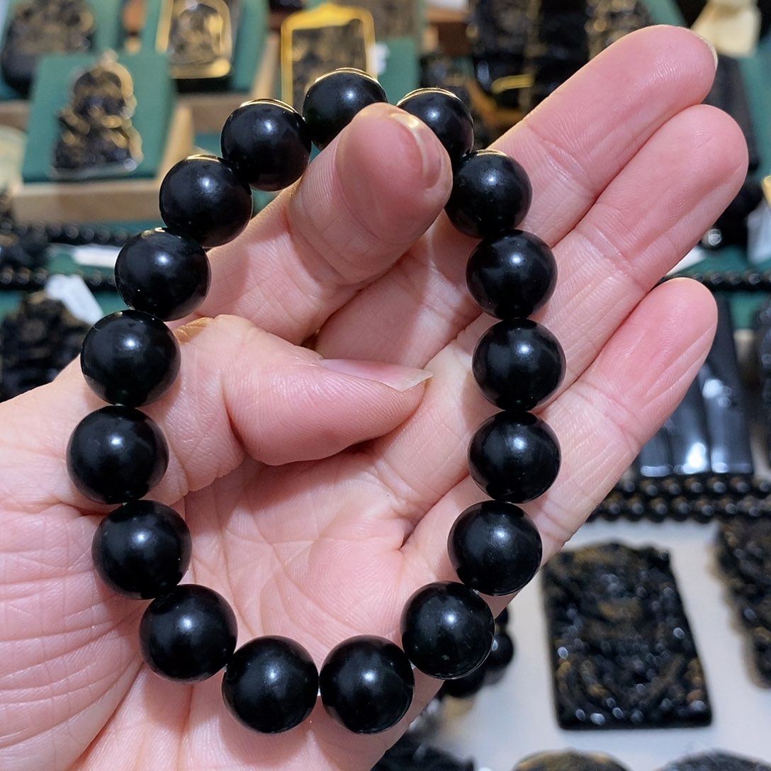 蛇纹石玉颈饰未镶嵌乌***蛋