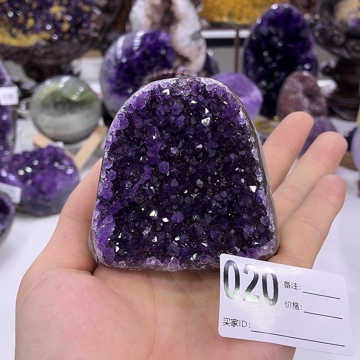 未镶嵌水晶大型摆件（非配饰）