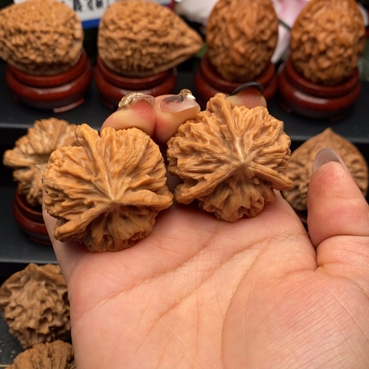 R***C吊坠文玩核桃秦岭大花正本三棱39