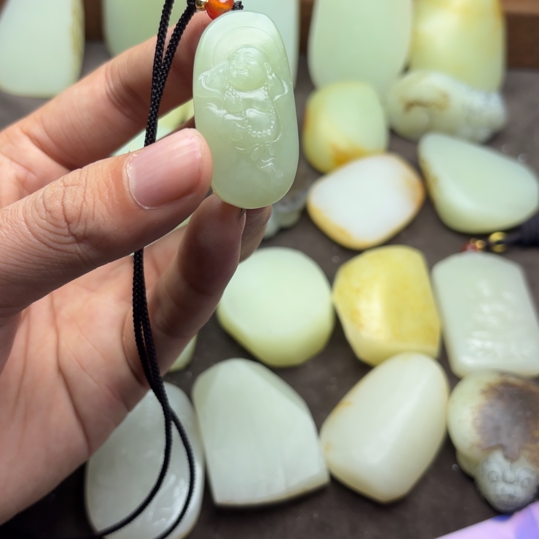 精***剧定制和田玉未镶嵌挂件