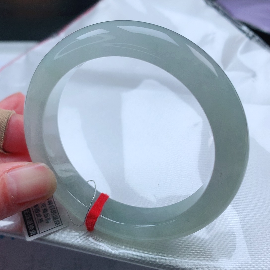 翡翠手镯未镶嵌54圈