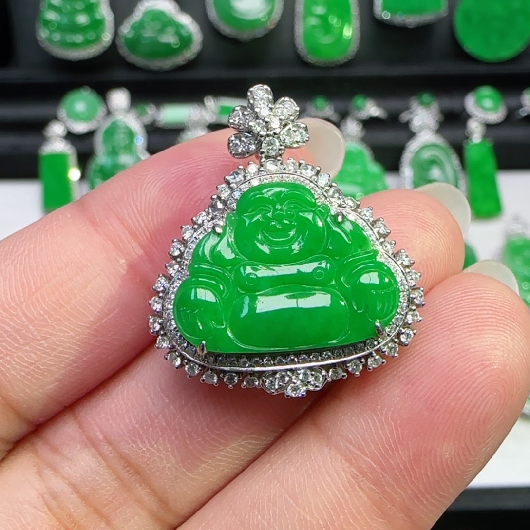 翡翠18K金镶嵌颈饰吊坠