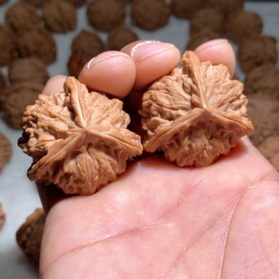 文玩核桃吊坠?***，40三棱正奔