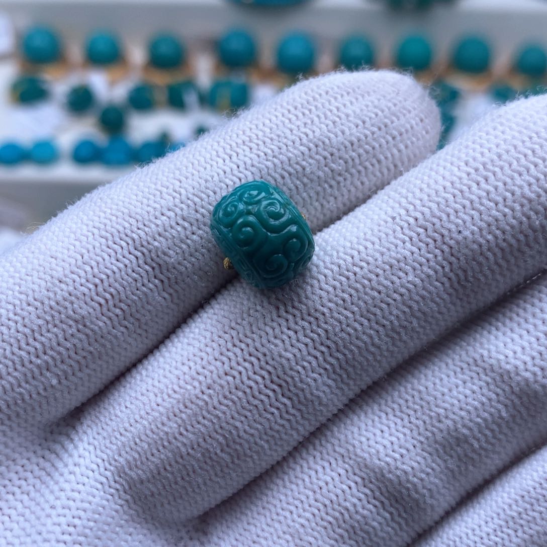 绿松石配饰未镶嵌路*