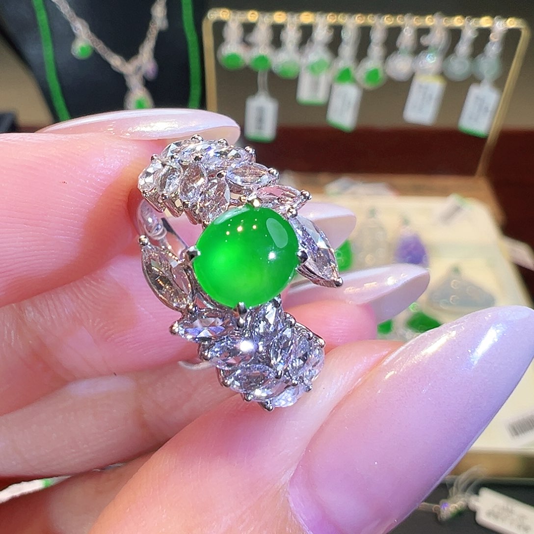 18K金镶嵌戒指翡翠翡翠