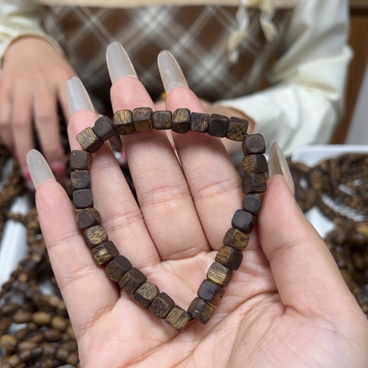 沉香手串0.6方珠单圈多样性发1