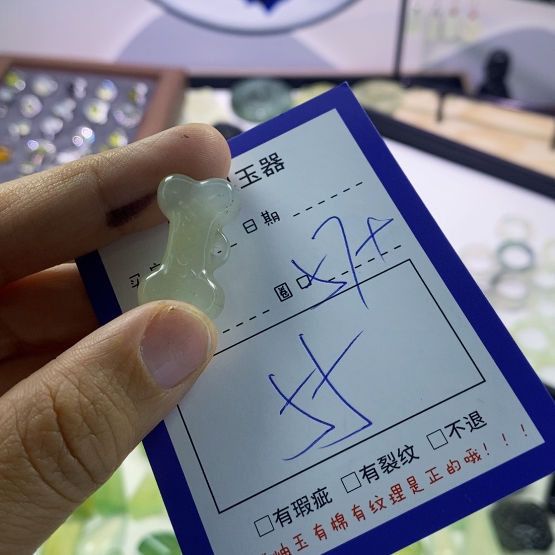 蛇纹石玉颈饰未镶嵌