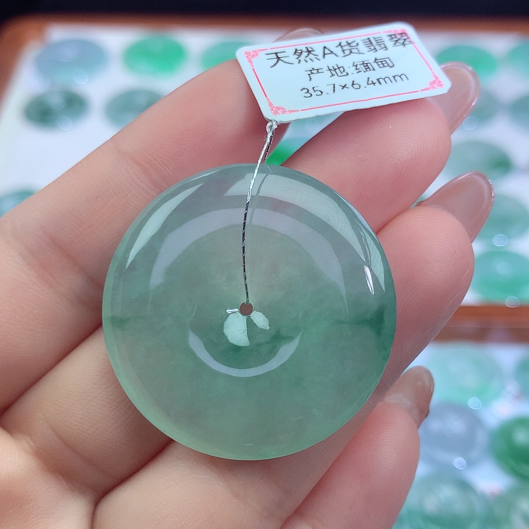 翡翠吊坠(不含链)未镶嵌开**点