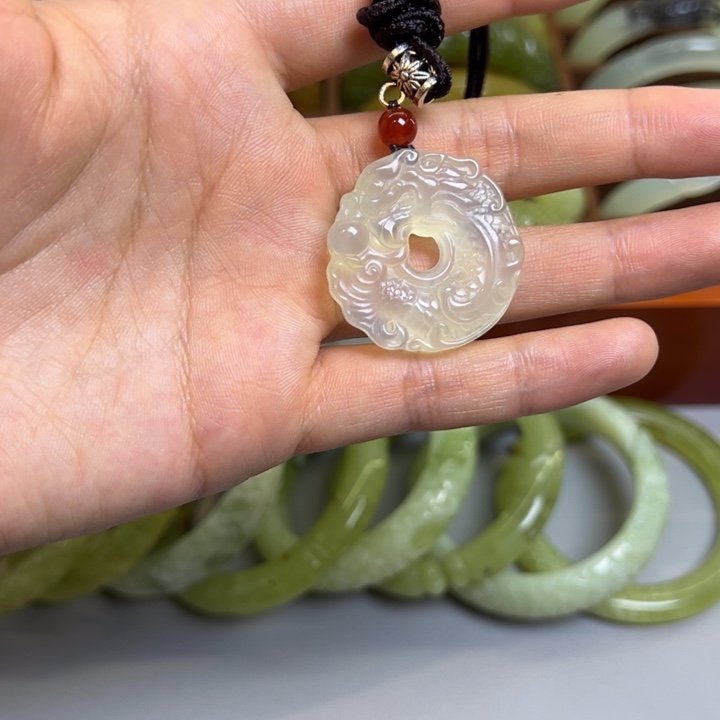 蛇纹石玉合金颈饰