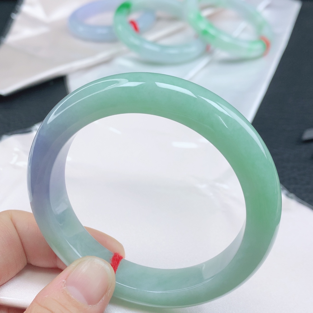 翡翠未镶嵌手镯59春彩翡翠手镯