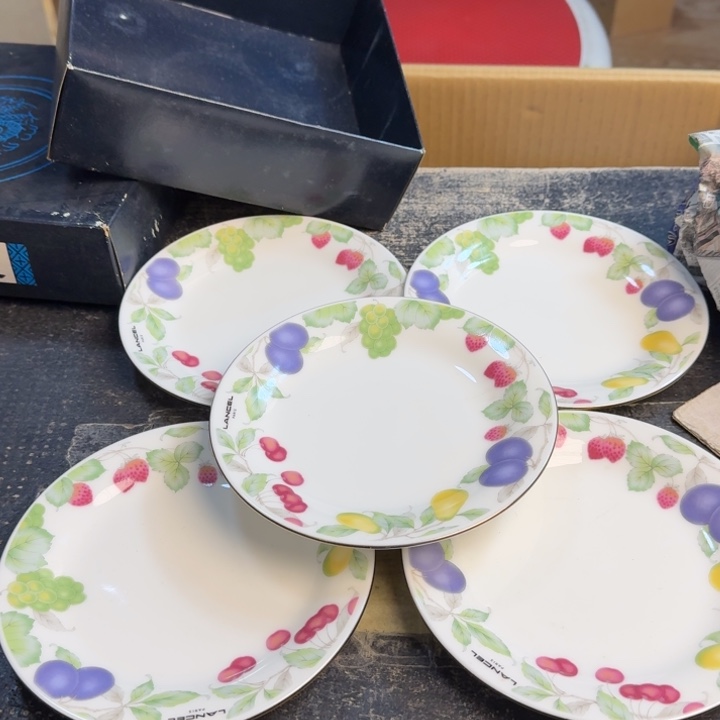 瓷片轻微划痕……哈哈哈哈哈