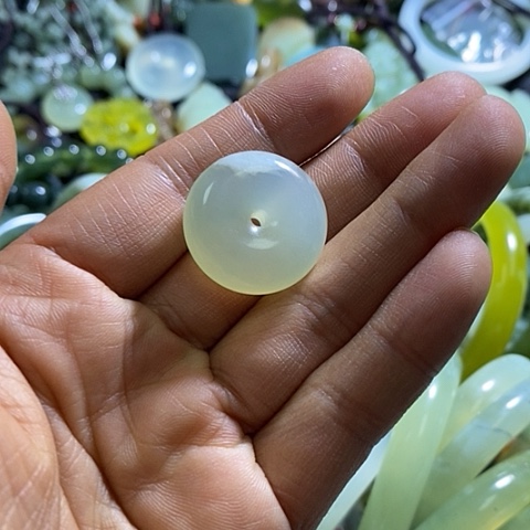 岫玉颈饰未镶嵌一个