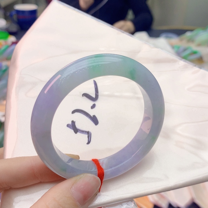 翡翠手镯未镶嵌翡翠手镯