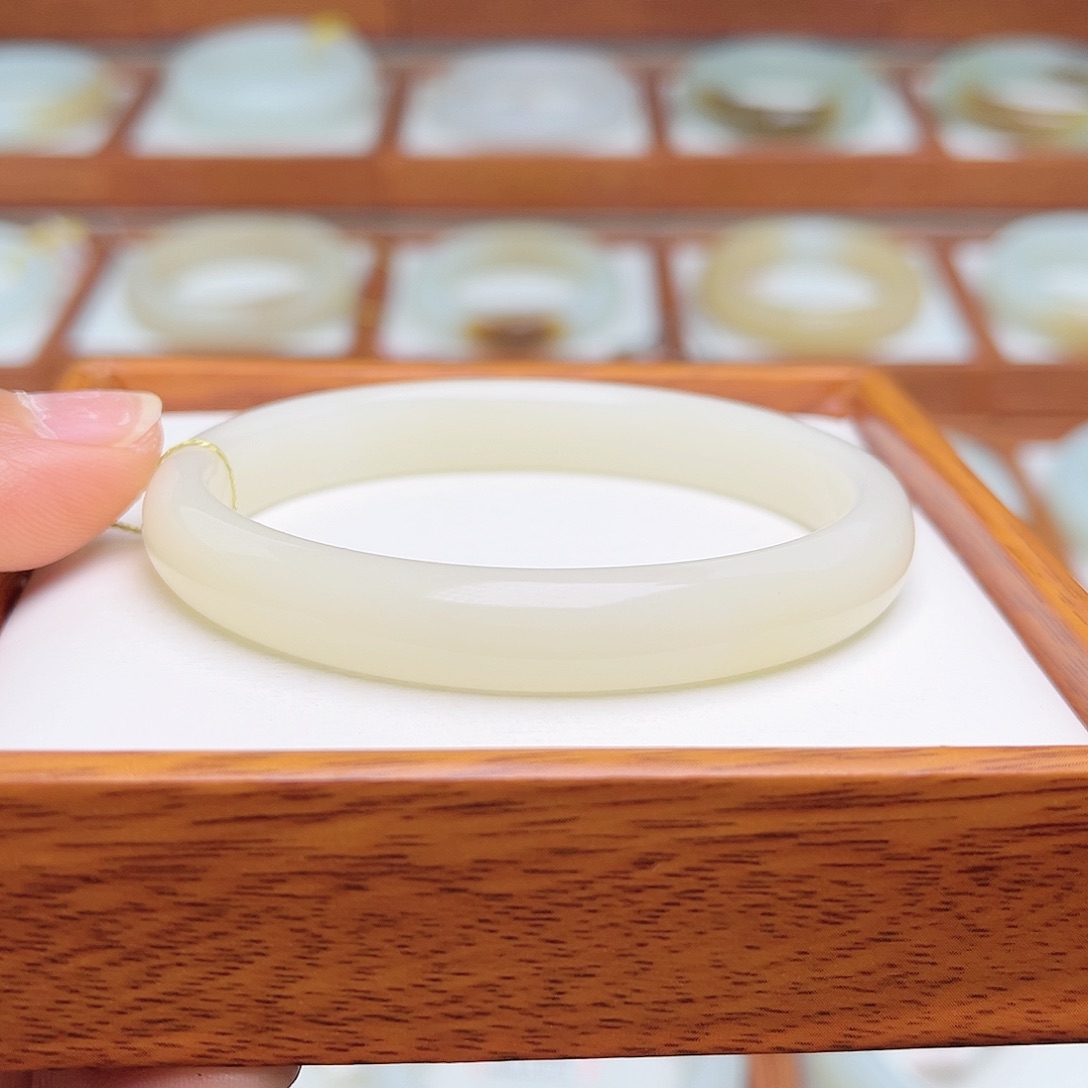 和田玉手镯未镶嵌53.5