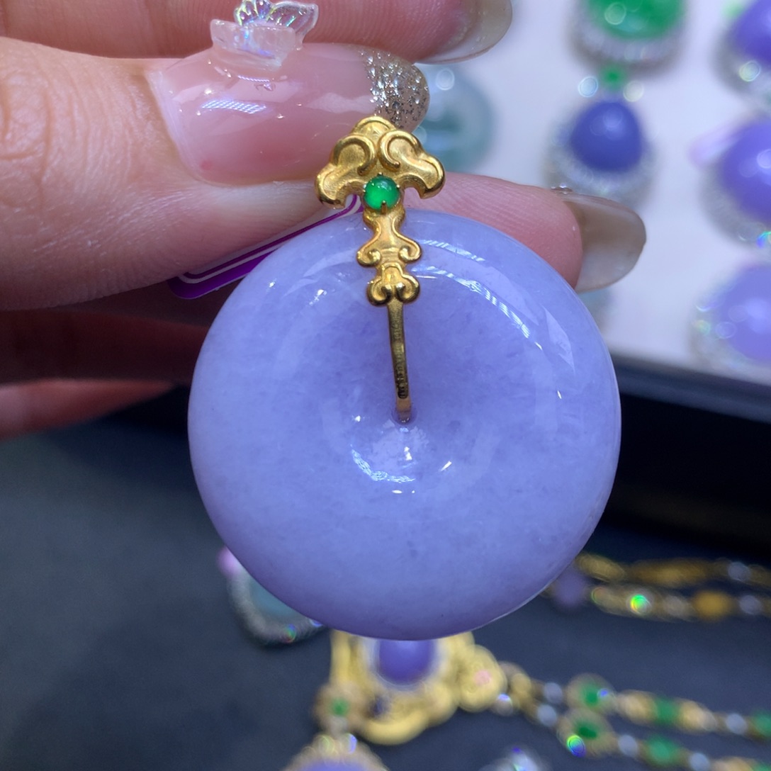 翡翠18K金镶嵌颈饰