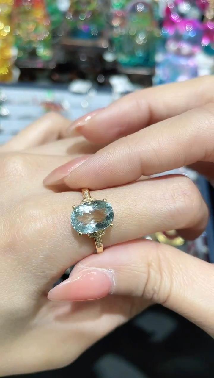 18K金镶嵌海蓝宝石戒指