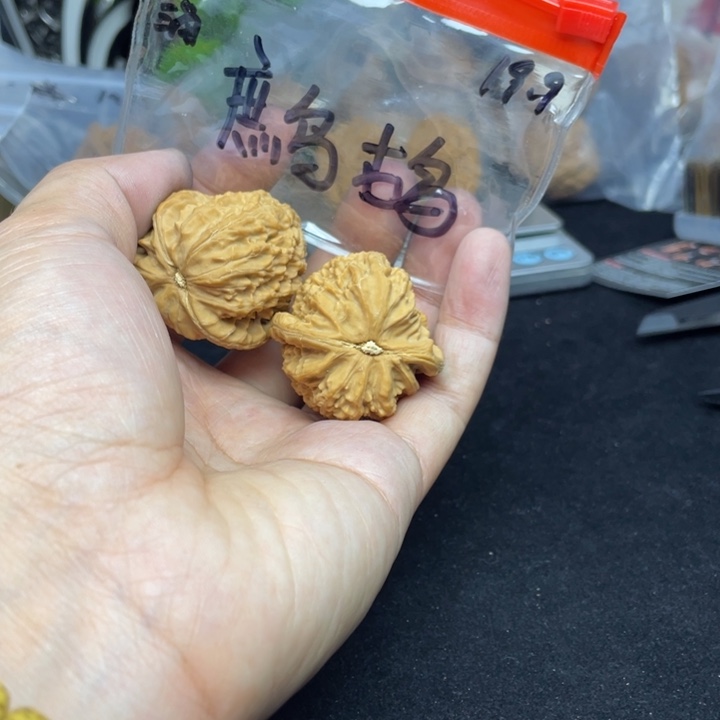 文玩核桃吊坠鹧*白狮子