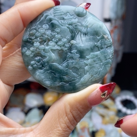 翡翠颈饰未镶嵌翡翠