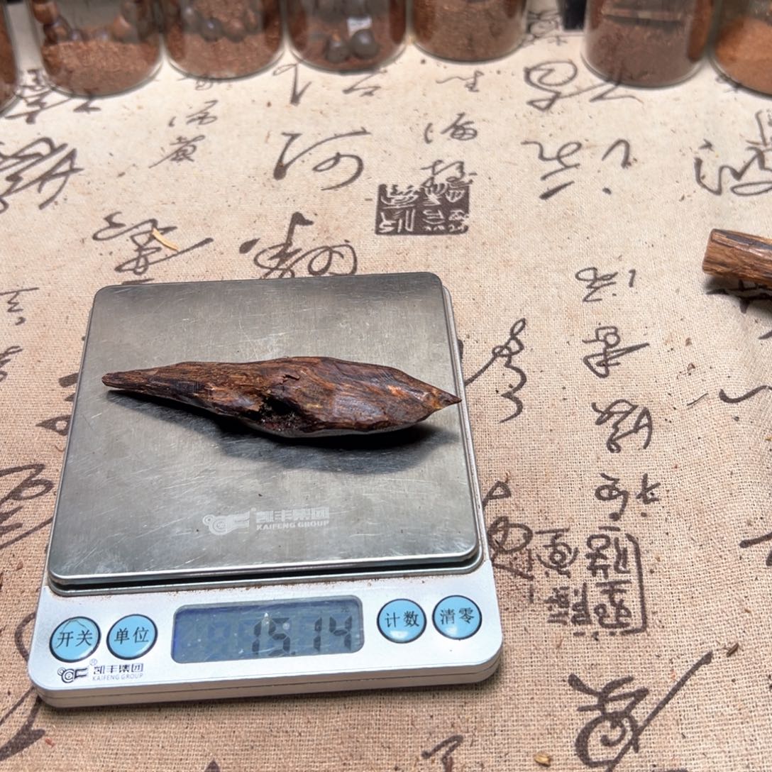 白***甲降真香海南十亩香香眼15克
