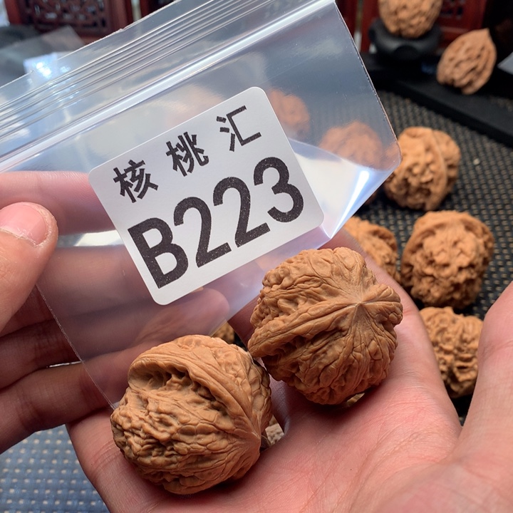 文玩核桃吊坠御尊