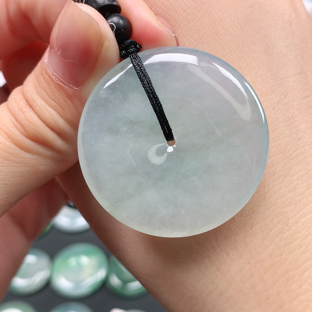 翡翠颈饰未镶嵌平安