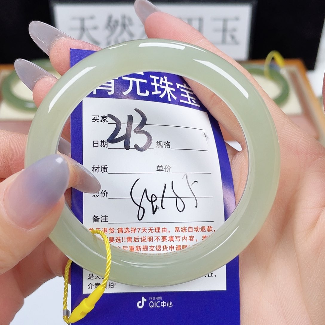 和田玉手镯未镶嵌