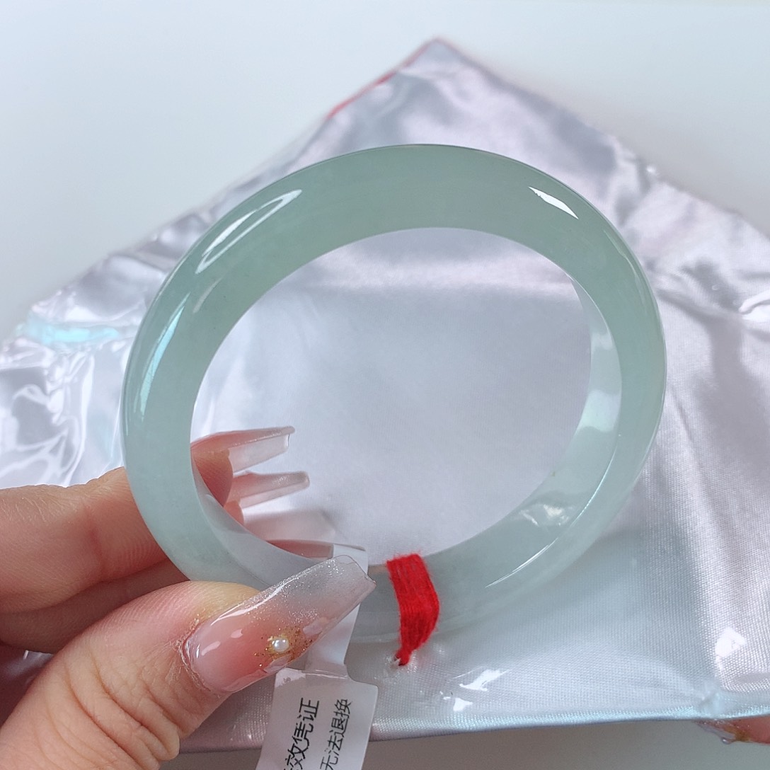 翡翠手镯未镶嵌凯*  正圈