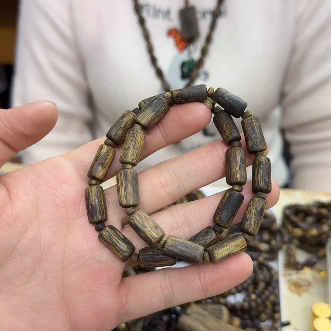 沉香木手串白棋沉水浮树心单圈 8 克多样性发一