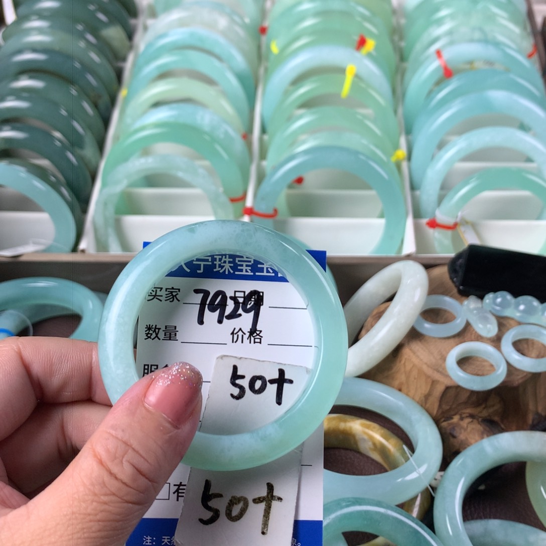 蛇纹石玉手镯未镶嵌M****e7929