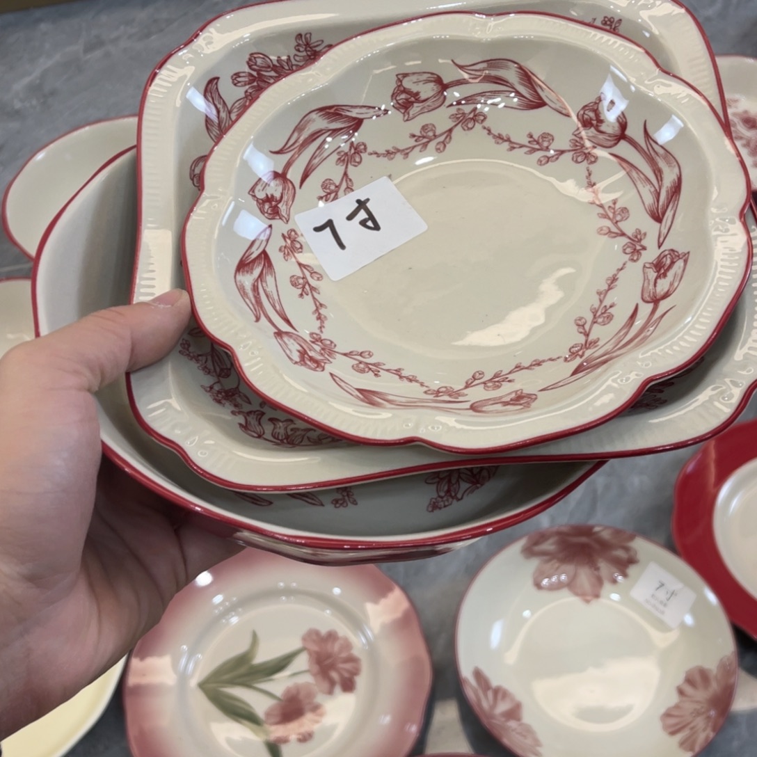 陶瓷微瑕餐具介意勿拍，满18飞！