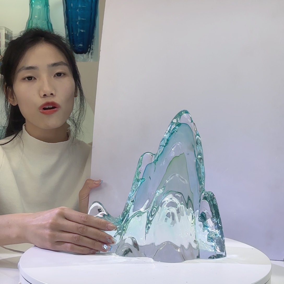 湖水色双色山的摆件