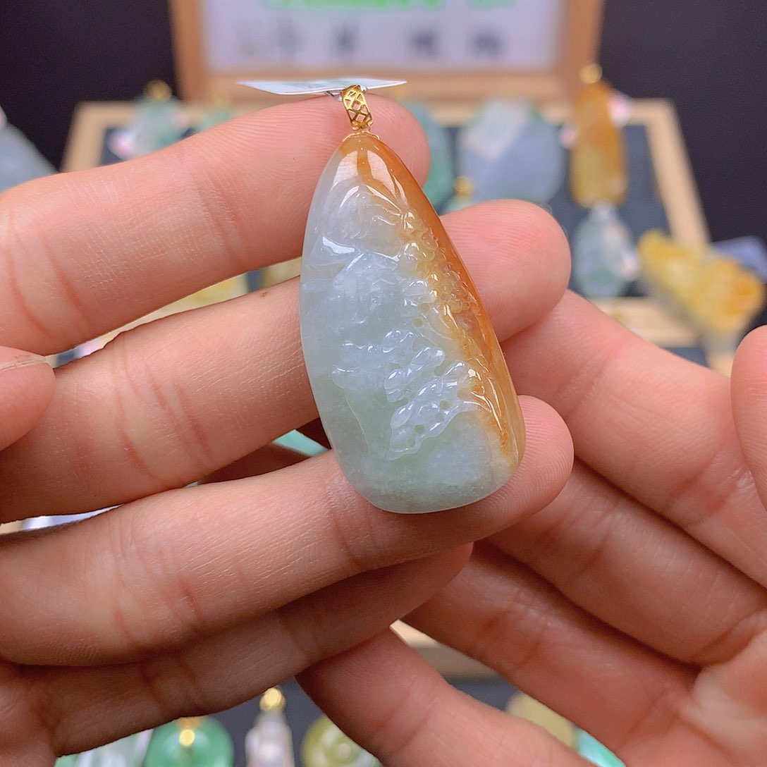 翡翠颈饰18K金镶嵌翡翠
