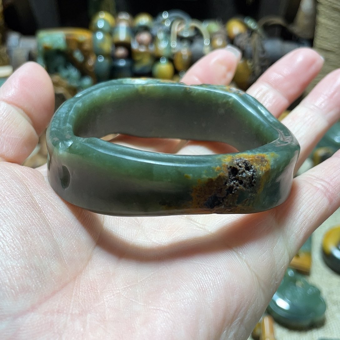 岫岩河磨玉（透闪石质玉）挂件未镶嵌潮*