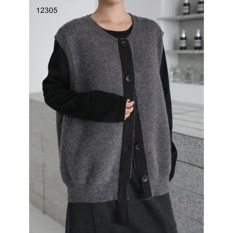 5721号12305#秋款针织撞色活扣马甲