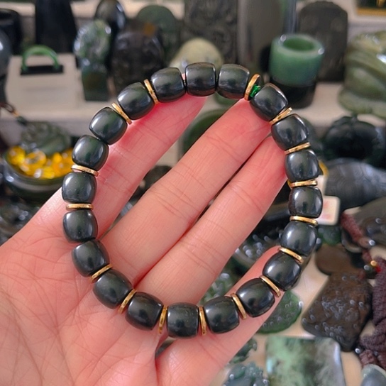 蛇纹石玉颈饰未镶嵌