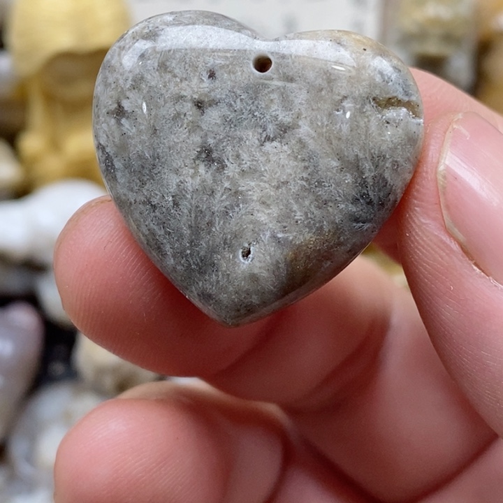 颈饰未镶嵌硅化珊瑚（珊瑚玉）有瑕