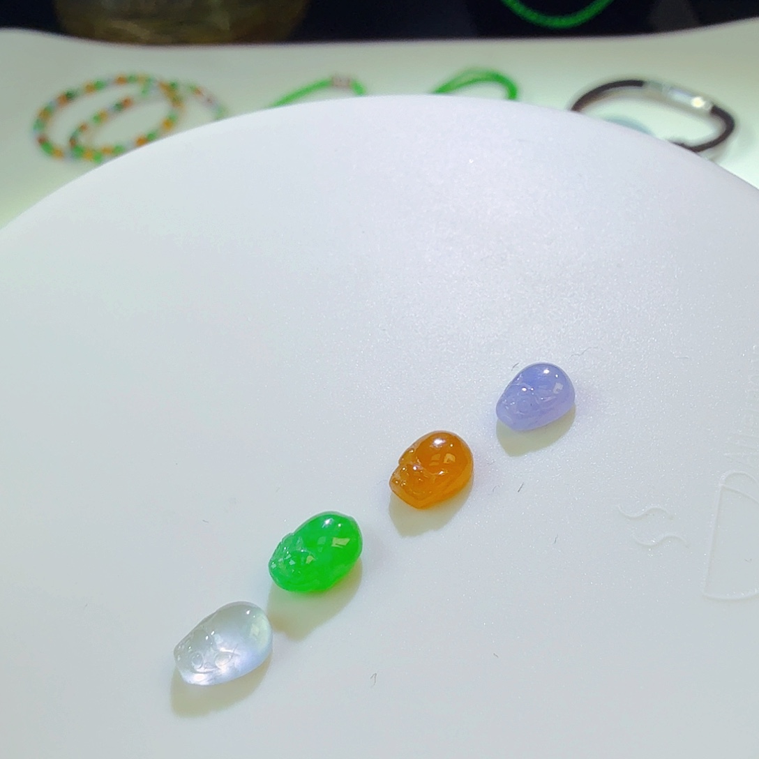 翡翠裸石皮裘一组