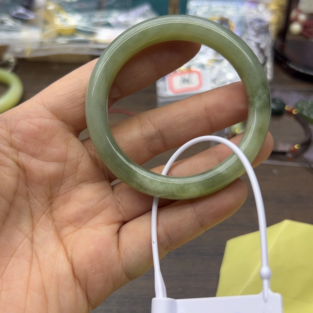 和田玉未镶嵌手镯52圈围474