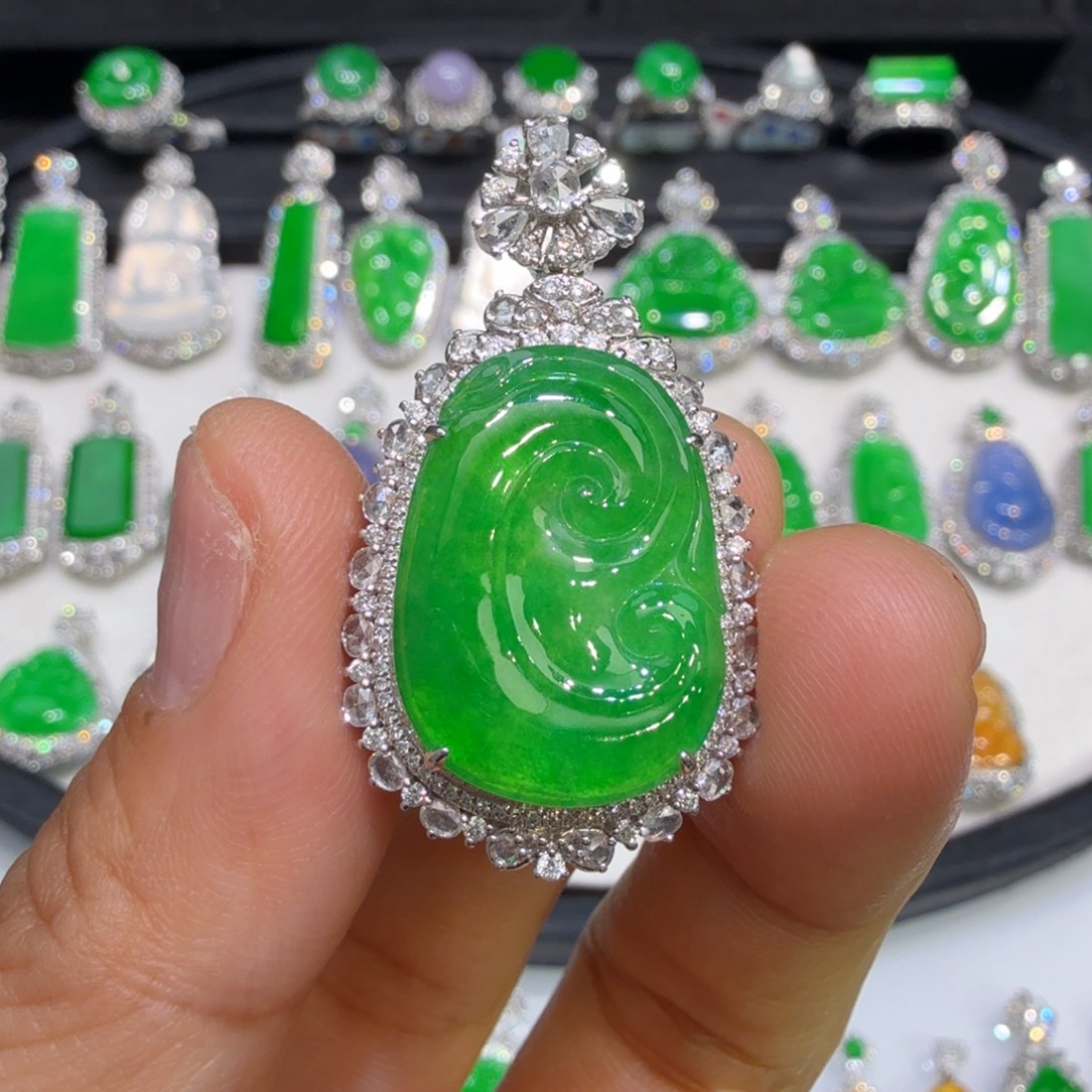 翡翠18K金镶嵌颈饰收到货48小时鉴赏期