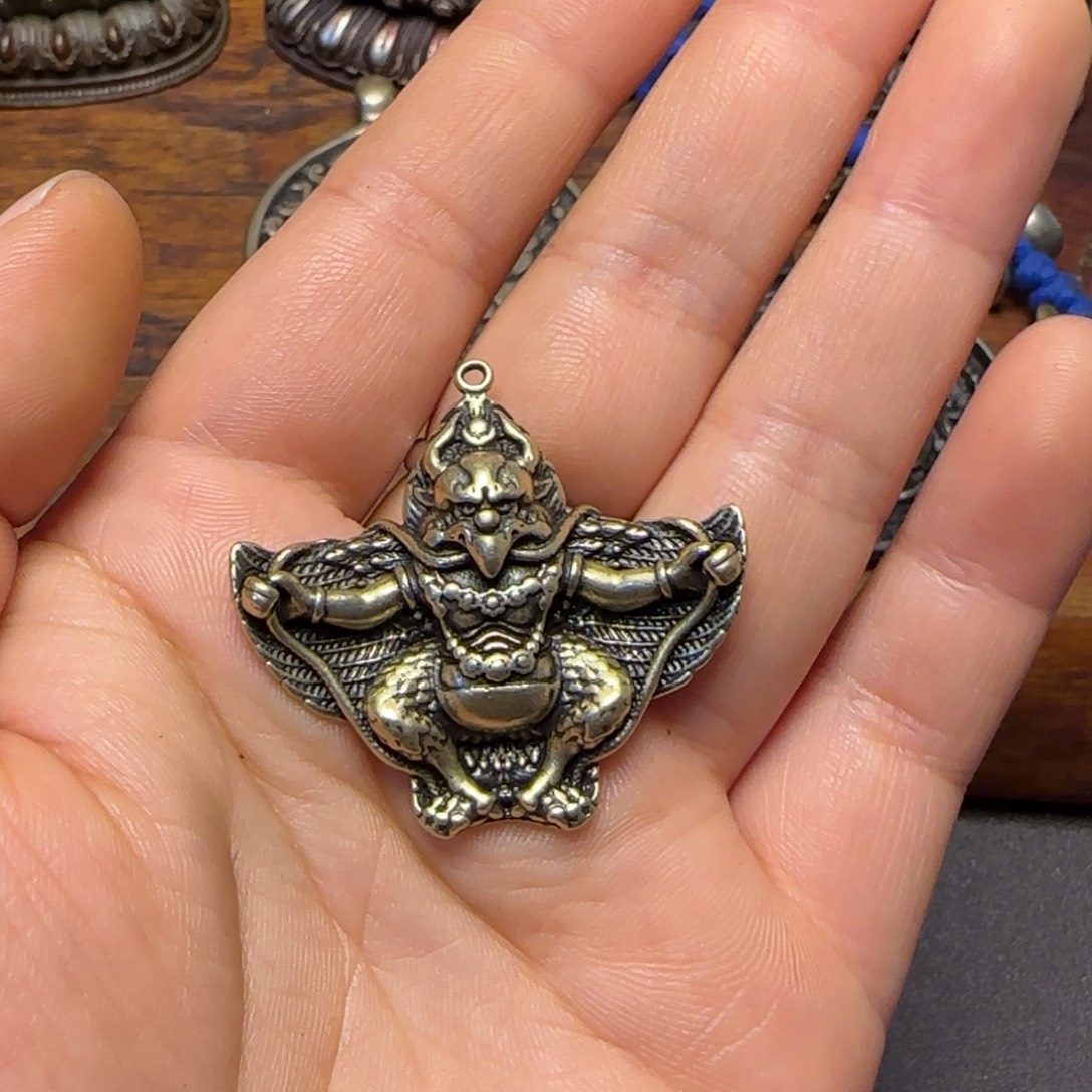 梅***子泥塑藏传牌子……藏传牌子