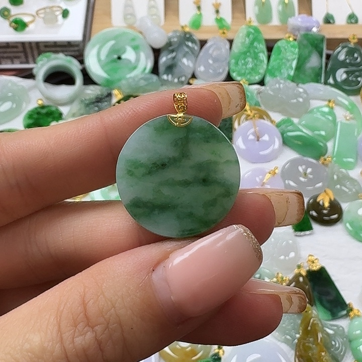 翡翠未镶嵌颈饰无事牌