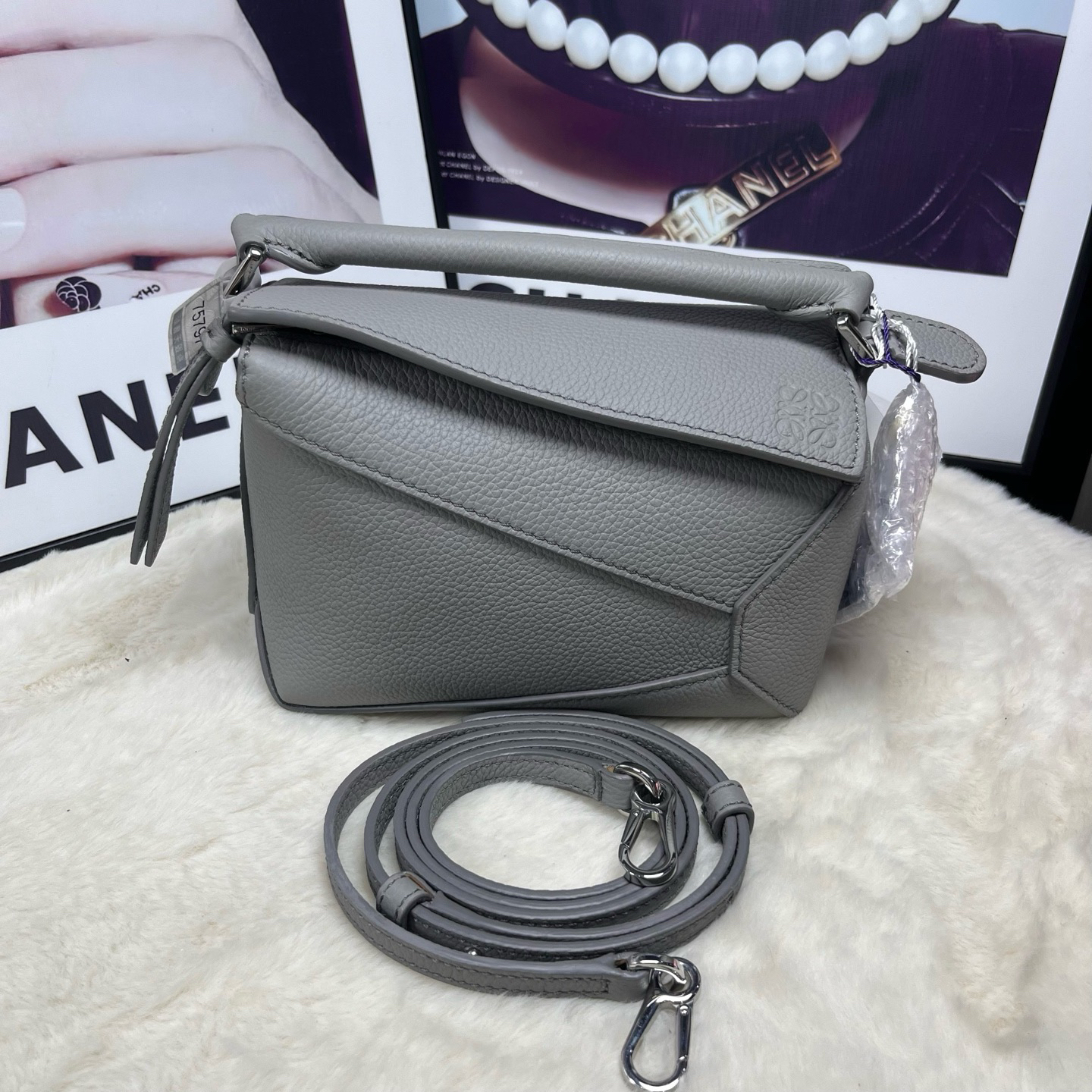 99新 LOEWE/罗意威 新款迷你珍珠灰puzzle