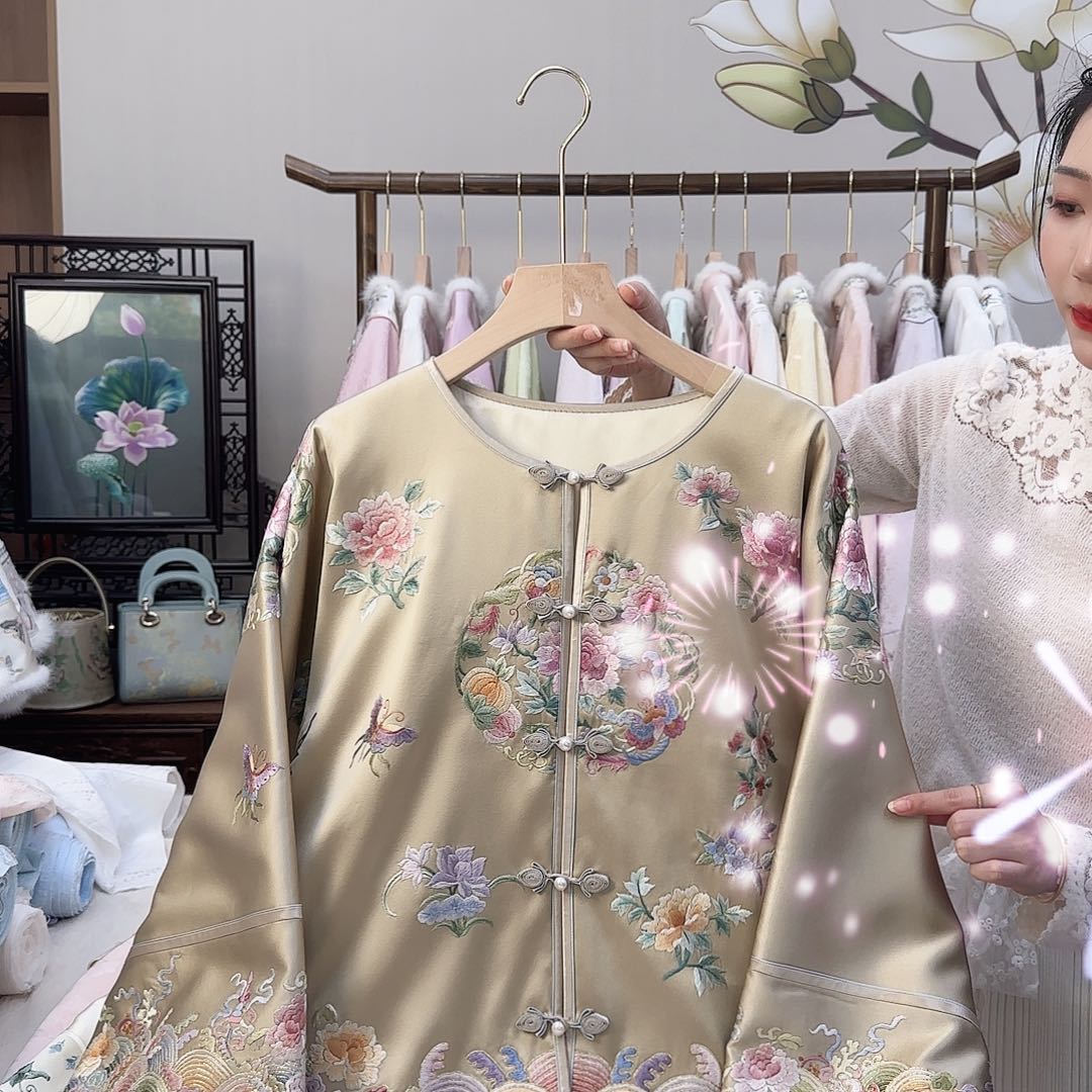 刺绣8号。真丝外套。胸围110